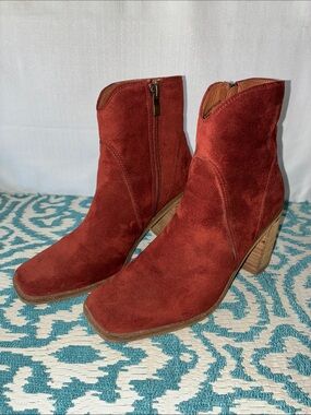 Women's Suede Ankle Boots in Rust Red Beast Fashion Sz 7